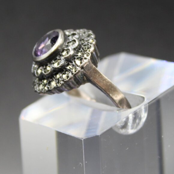 Amethyst and Marcasite Cocktail Ring - TCW 1.76 - Picture 2 of 6